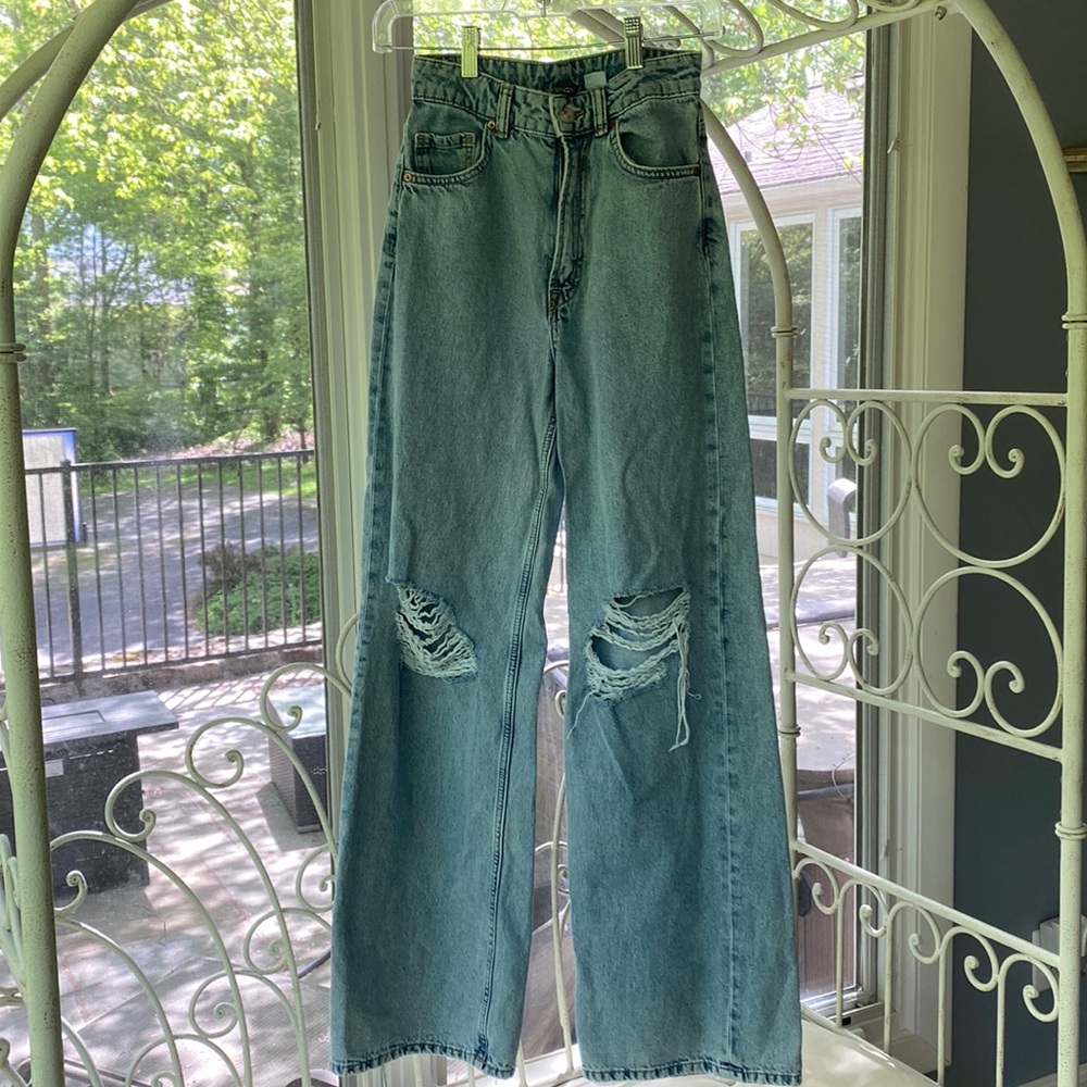 Light wash wide leg ripped jeans